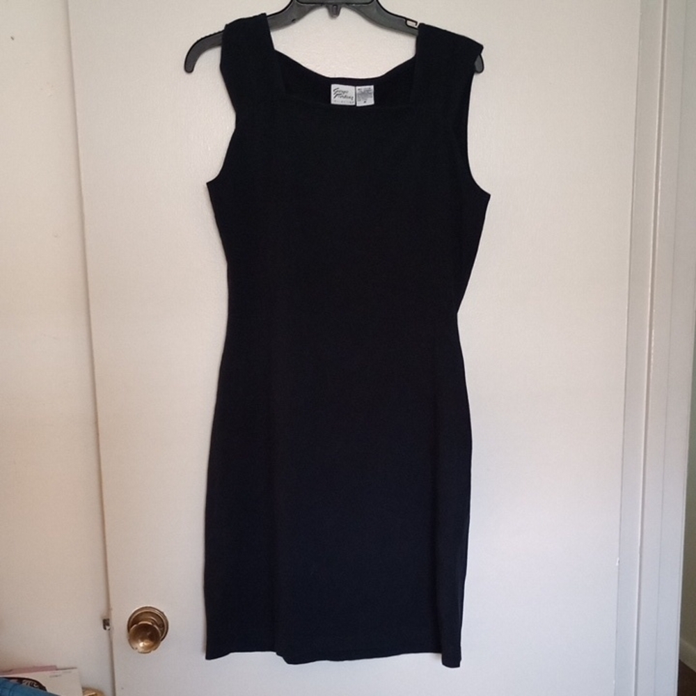 Elegant Black Sleeveless Midi Dress